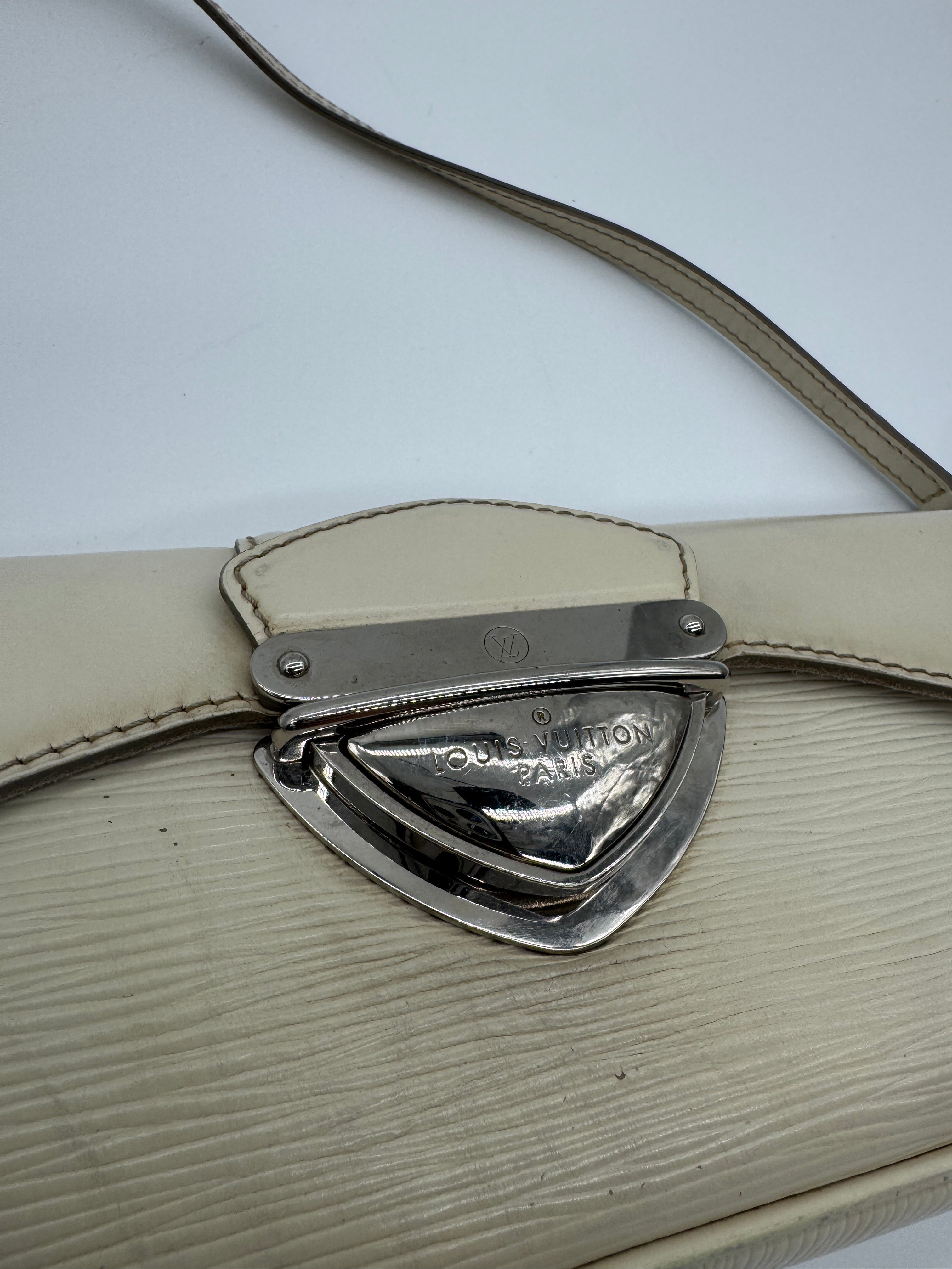 Louis Vuitton Montaigne Pochette Epi leather