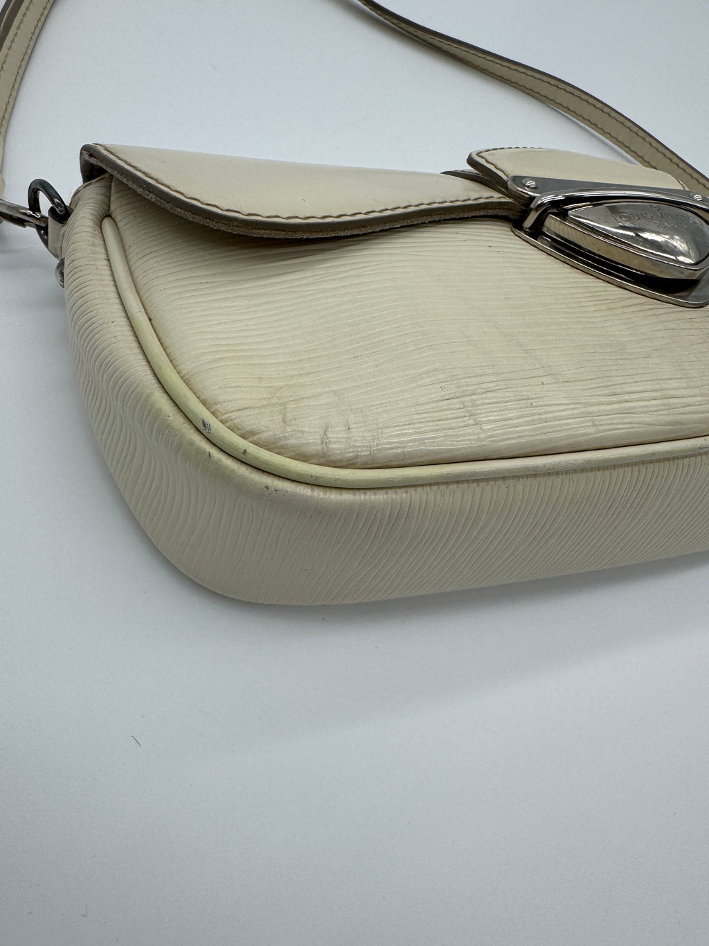 Louis Vuitton Montaigne Pochette Epi leather