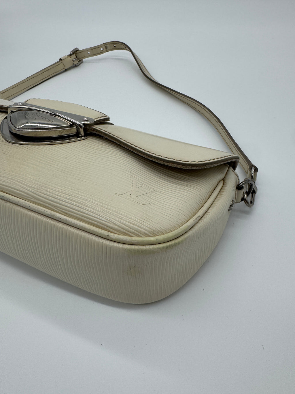 Louis Vuitton Montaigne Pochette Epi leather