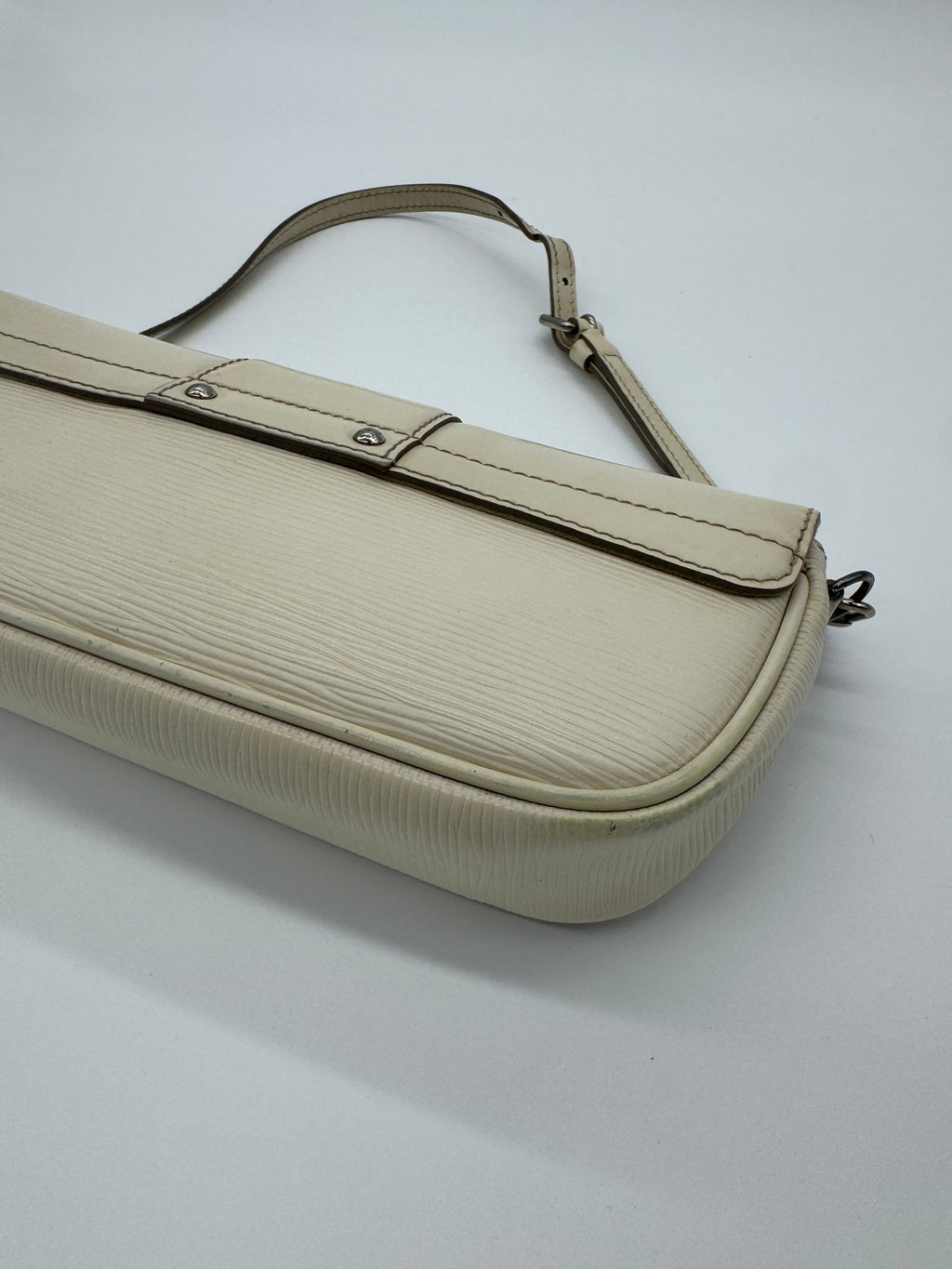 Louis Vuitton Montaigne Pochette Epi leather