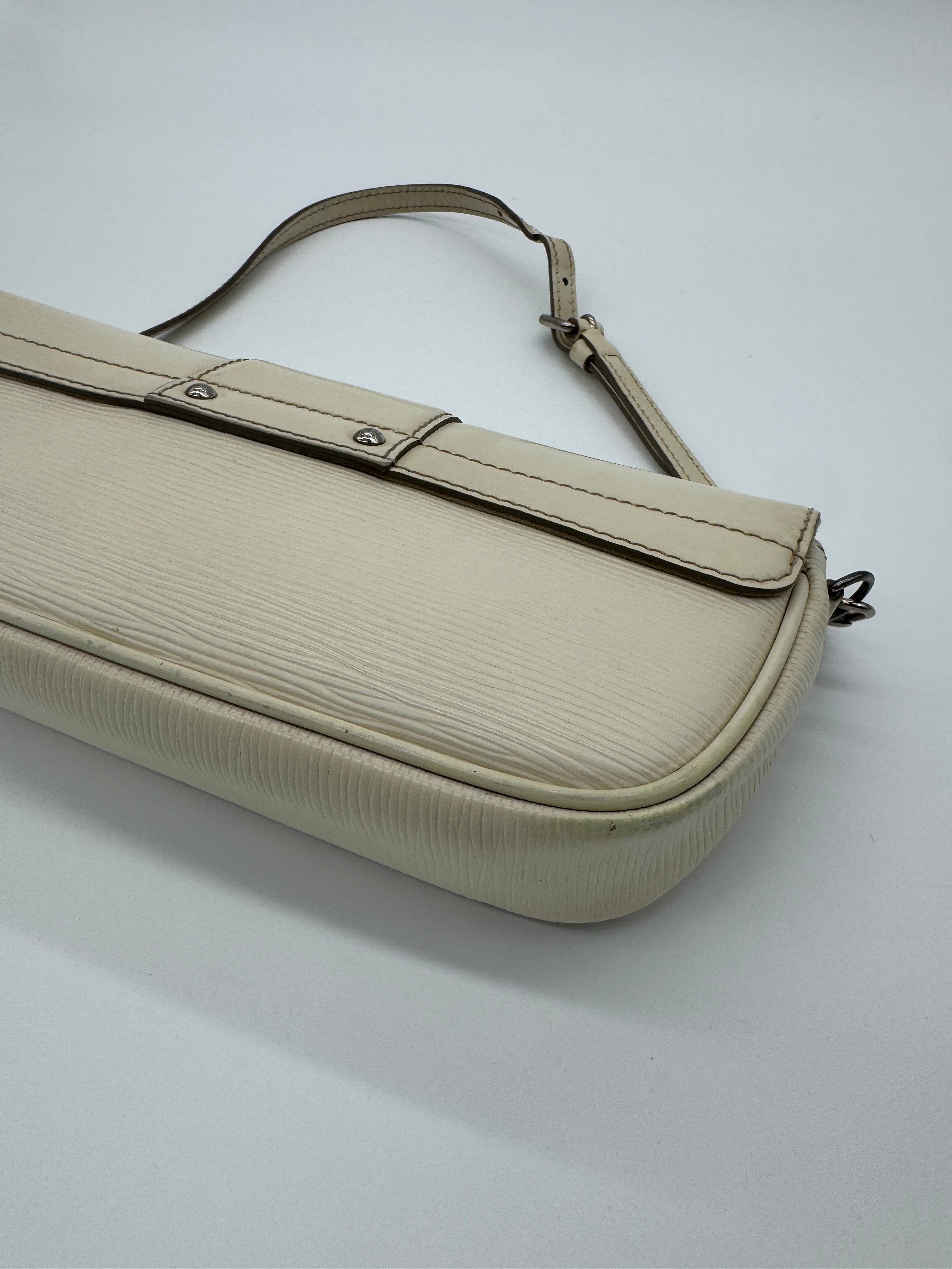 Louis Vuitton Montaigne Pochette Epi leather