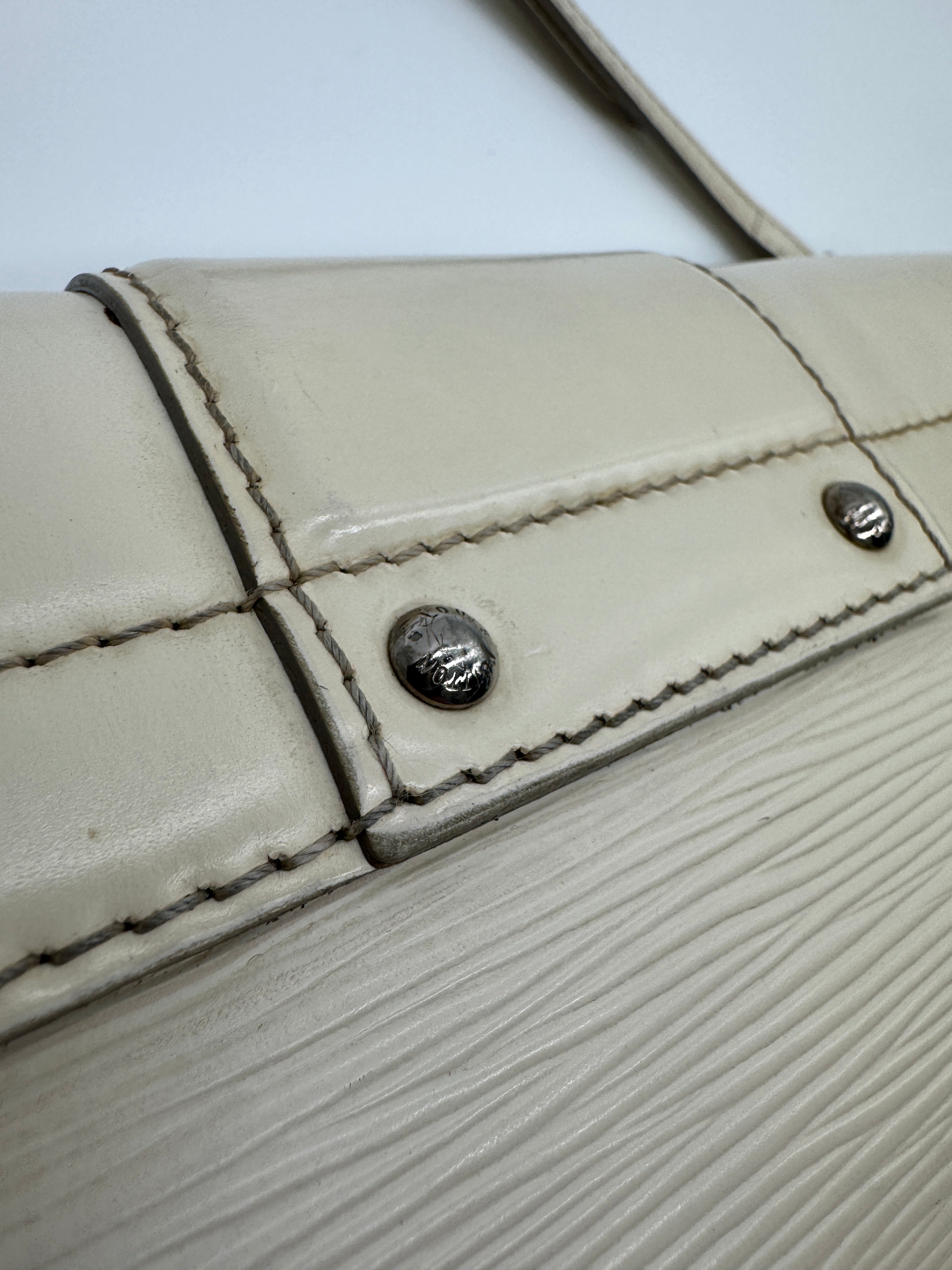 Louis Vuitton Montaigne Pochette Epi leather