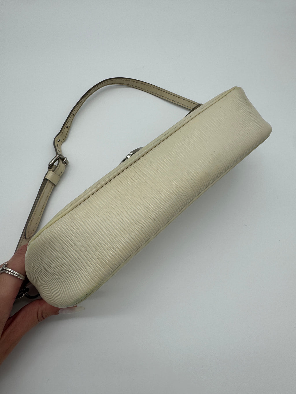 Louis Vuitton Montaigne Pochette Epi leather