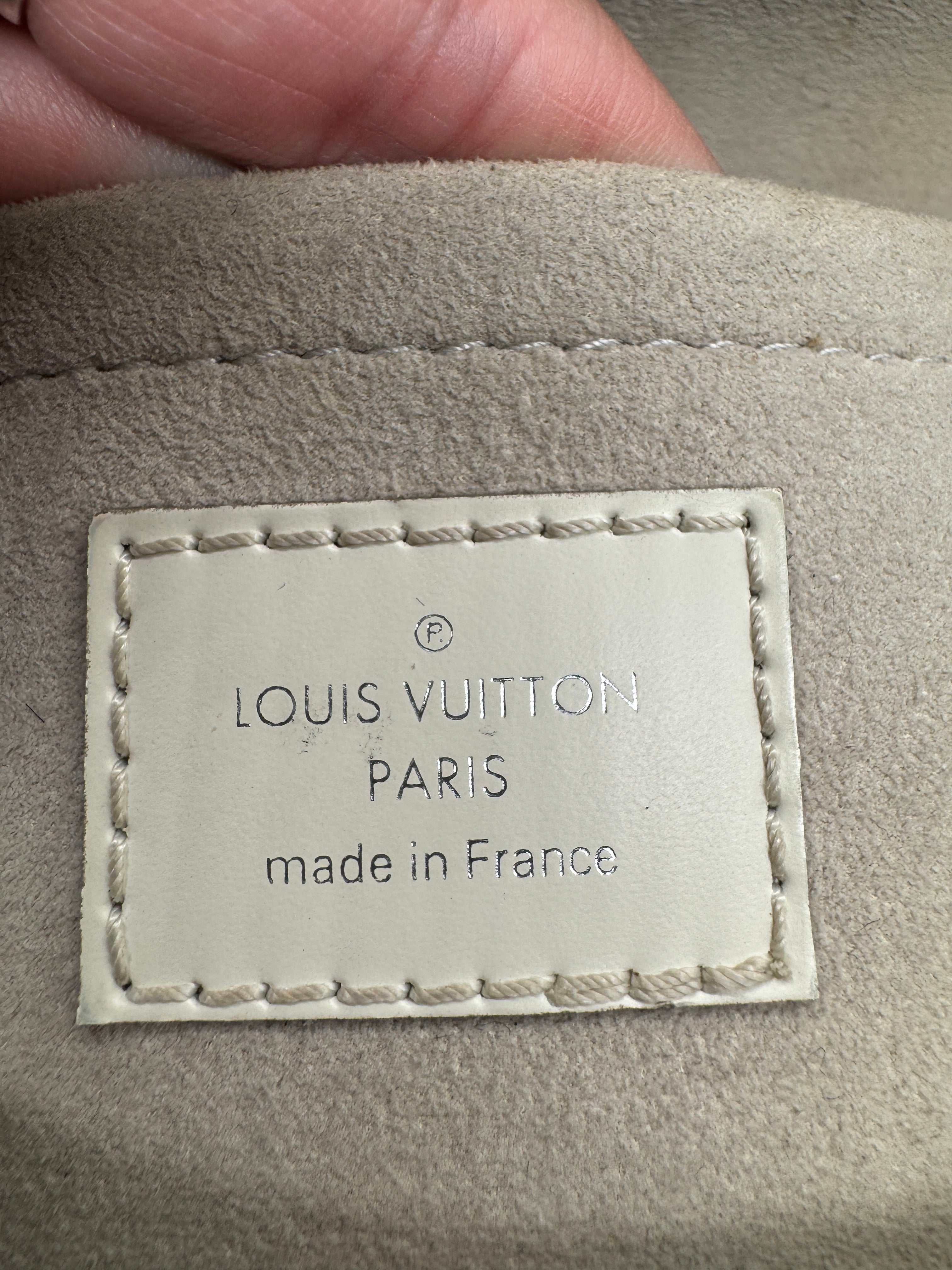 Louis Vuitton Montaigne Pochette Epi leather